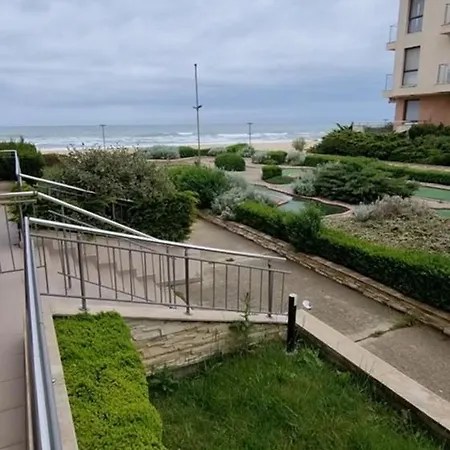 Lejlighed With A Large Terrace And Direct Access To The Sea