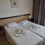 With A Large Terrace And Direct Access To The Sea * Obzor