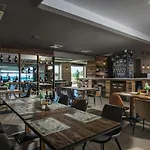 With A Large Terrace And Direct Access To The Sea Apartament Obzor