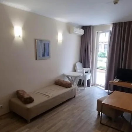 Apartamento B022 With A Large Terrace And Direct Access To The Sea