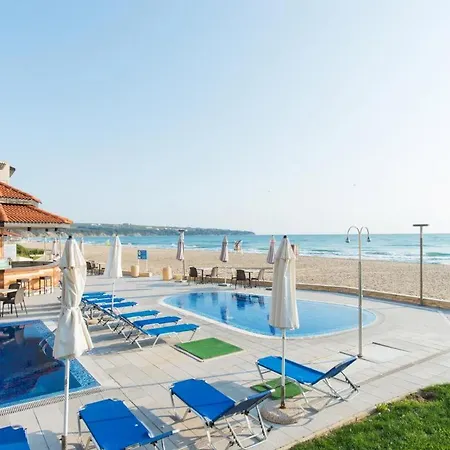 B022 With A Large Terrace And Direct Access To The Sea Obzor