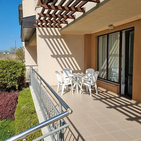 Apartamento B022 With A Large Terrace And Direct Access To The Sea