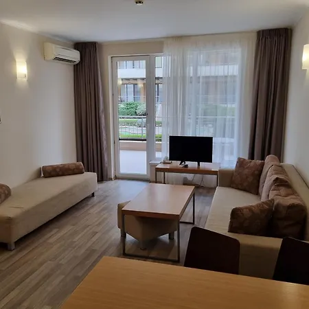 B022 With A Large Terrace And Direct Access To The Sea *