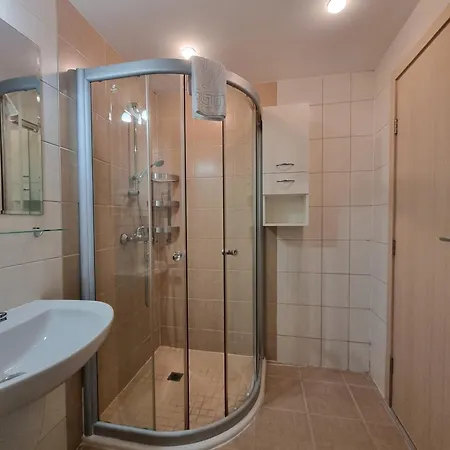 B022 With A Large Terrace And Direct Access To The Sea Apartamento Obzor