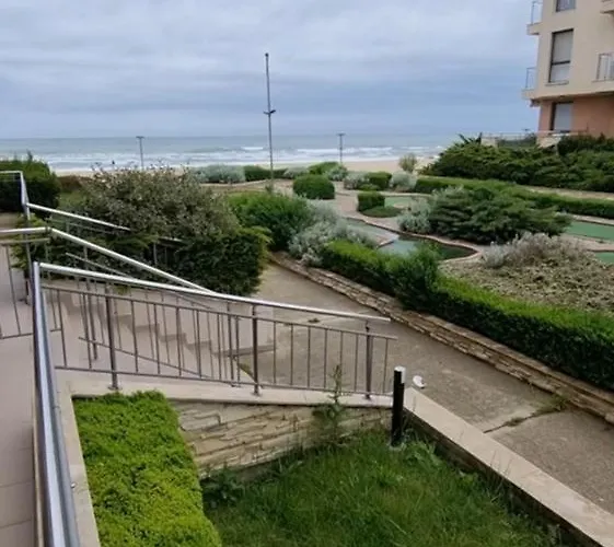 Διαμέρισμα With A Large Terrace And Direct Access To The Sea