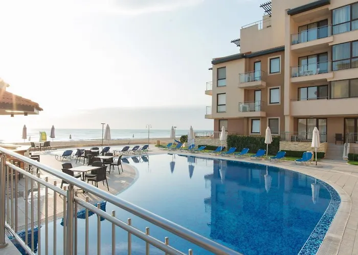 With A Large Terrace And Direct Access To The Sea Διαμέρισμα