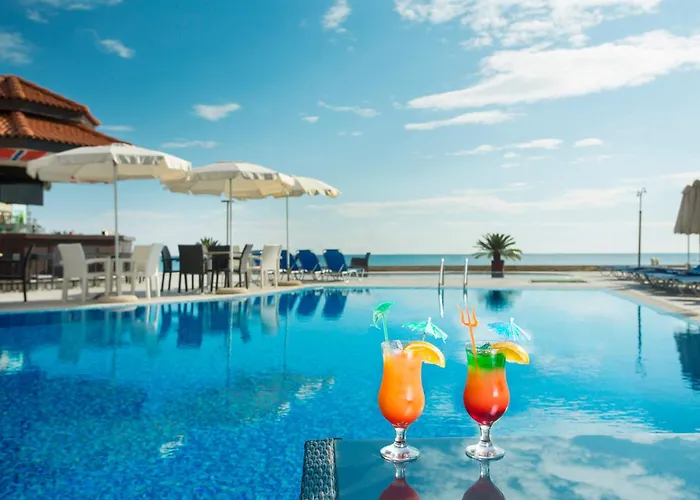 Διαμέρισμα With A Large Terrace And Direct Access To The Sea *